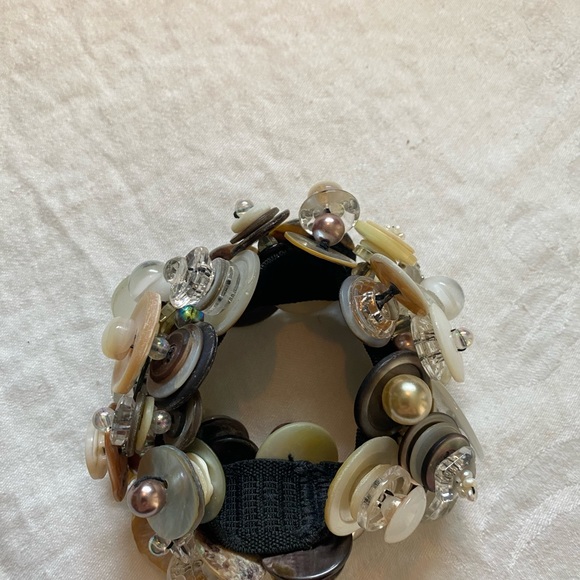 Button Bracelet - Picture 6 of 9